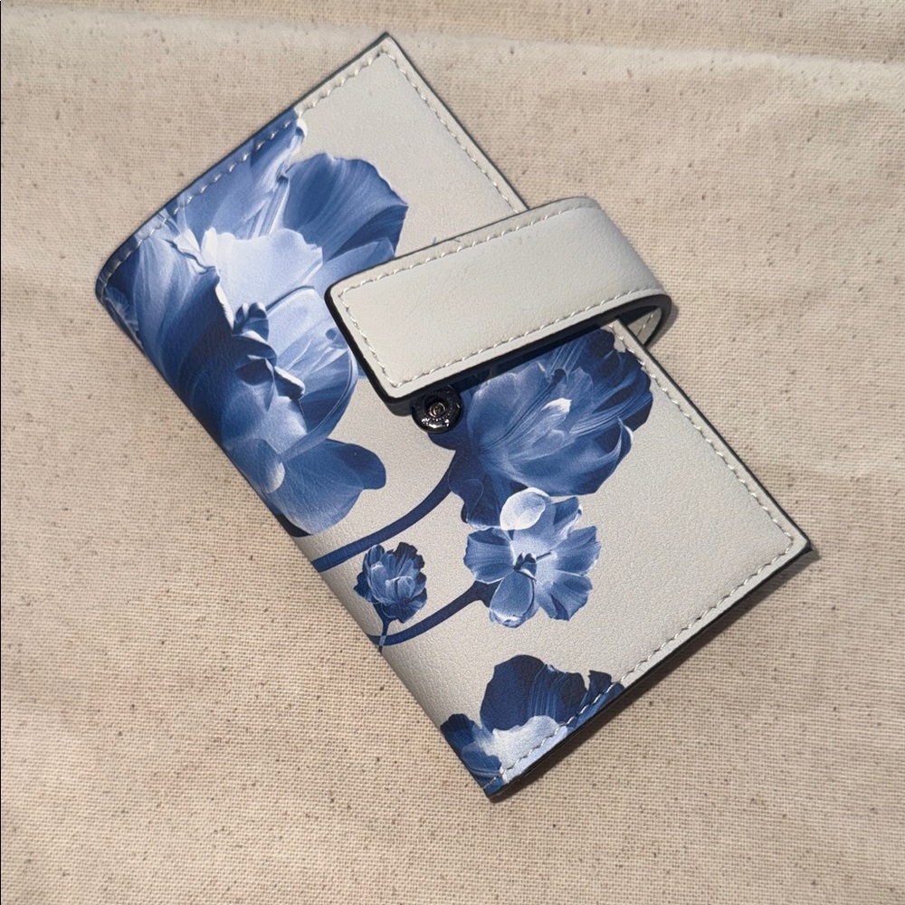 Simply Vera Vera Wang Blue Floral Wallet
